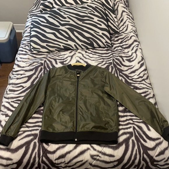 Pretty little thing khaki bomber jacket - Picture 3 of 4